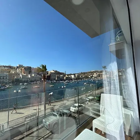 Seafront Apartment *